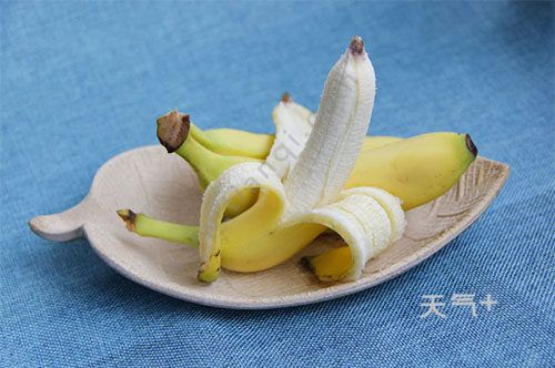一个人只吃香蕉能活多久(人只吃香蕉能活吗)