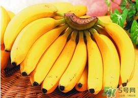 导读：香蕉是一种非常受欢迎的水果，它有很多好处，同时也有一定的热量