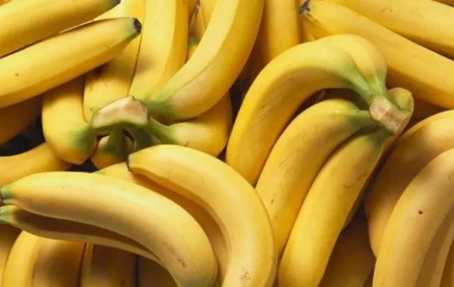 文章导读：一根香蕉是常见的一种水果很多人习惯每天吃一根香蕉作为早餐它也有着营养价值