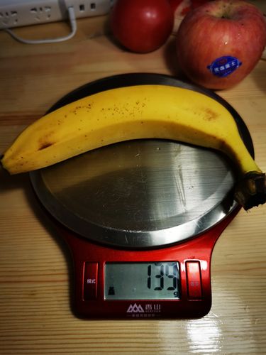 导读：本文将探讨1根香蕉的重量，了解香蕉的营养和种类，以及为什么1根香蕉重量为100克-150克之间