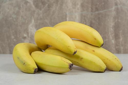 导读：香蕉是每个人都喜欢的水果之一这里就给大家介绍一下一天什么时候吃香蕉最好比如